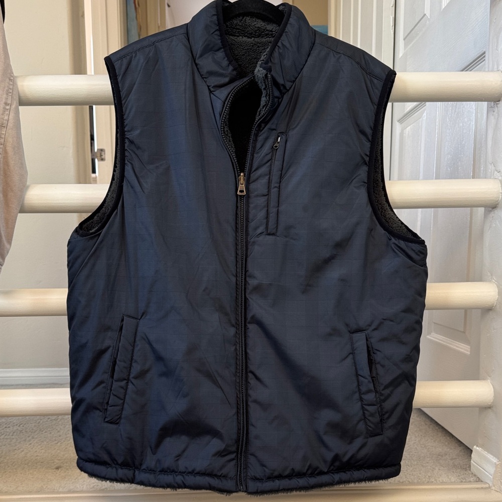 Men's Navy/Black Plaid Quilted Reversible Vest SZ XL